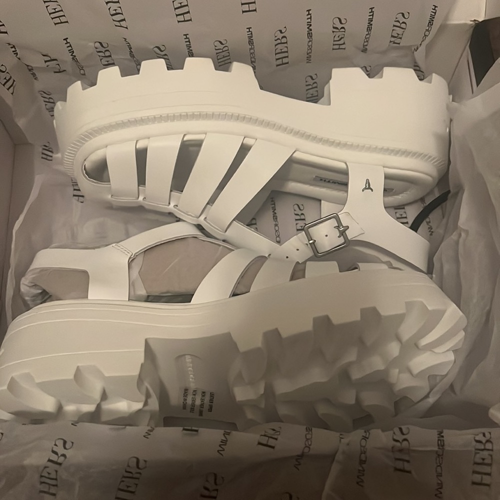 Size 6 WinsdorSmith shoes. Brand new in box!